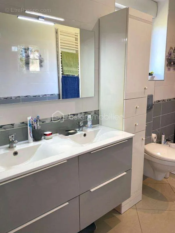 Bathrooms - Charming Farmhouse in Normandy, Eure