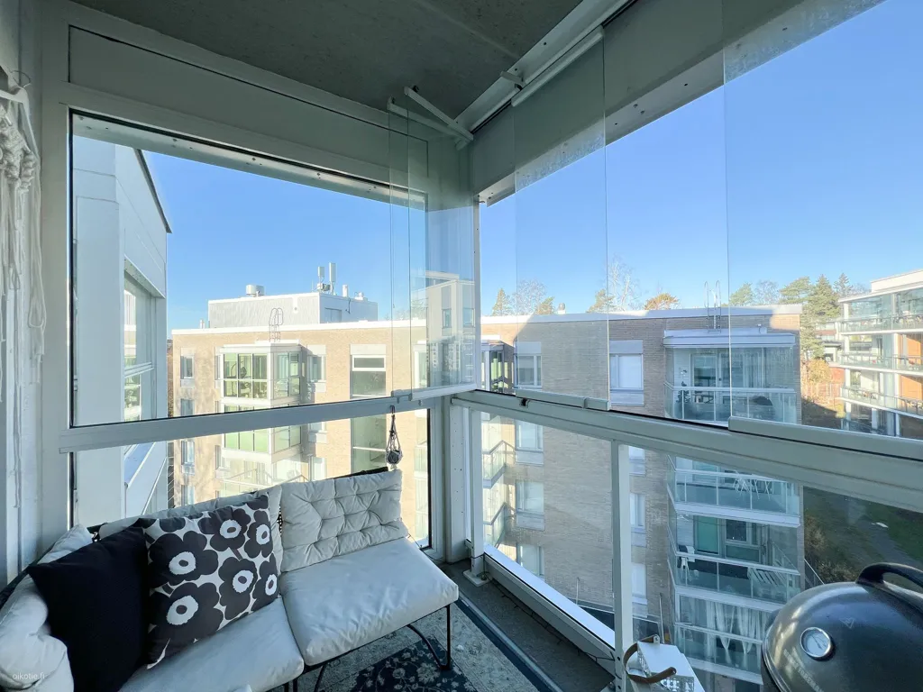 Balcon - Modern Apartment with Balcony in Niittykumpu, Espoo