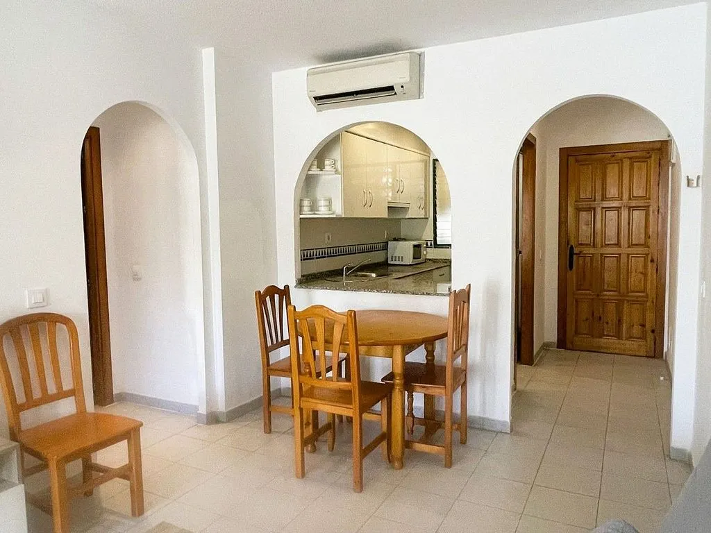 Söögituba - Ground Floor Apartment with Pool View in Vera