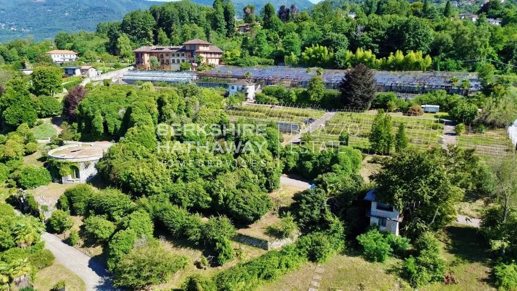 Õhuvaade - Development Land with Lake View in Verbania