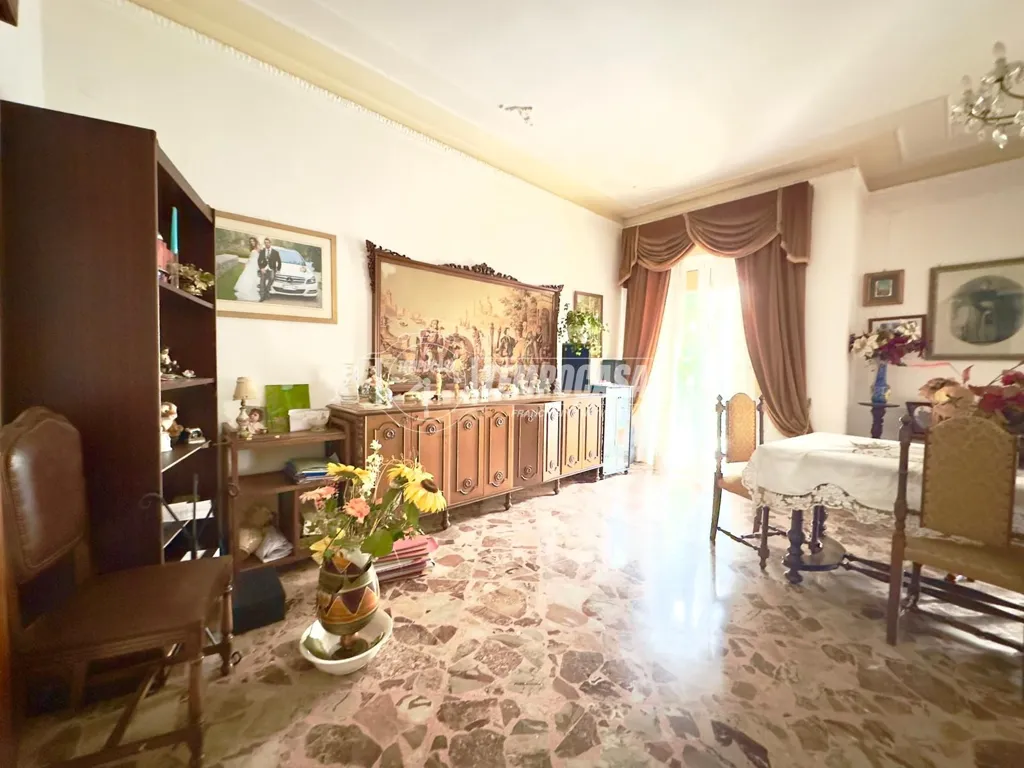 Salle à manger - Three-Bedroom Flat with Patio in Valenzano