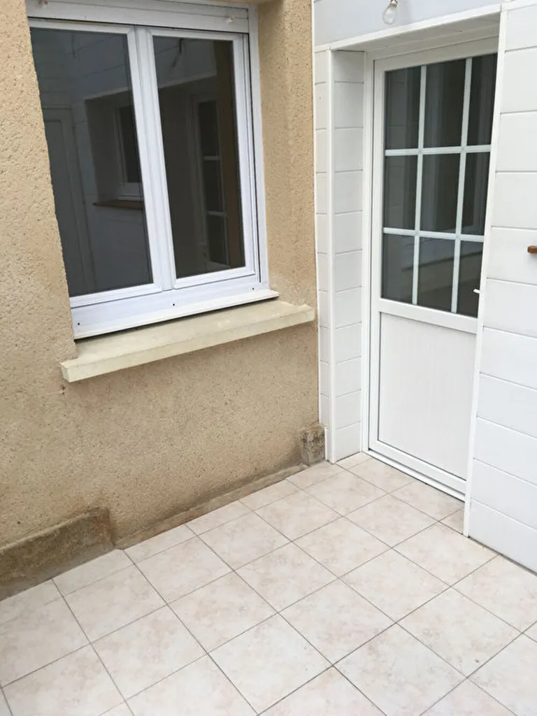 Välivaade - Ground Floor 2-Bedroom Apartment in Châteauneuf Sur Sarthe