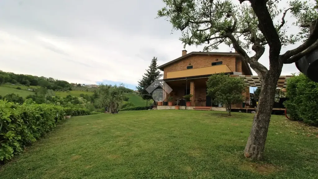Jardin - Panoramic Villa with Garden in San Marino