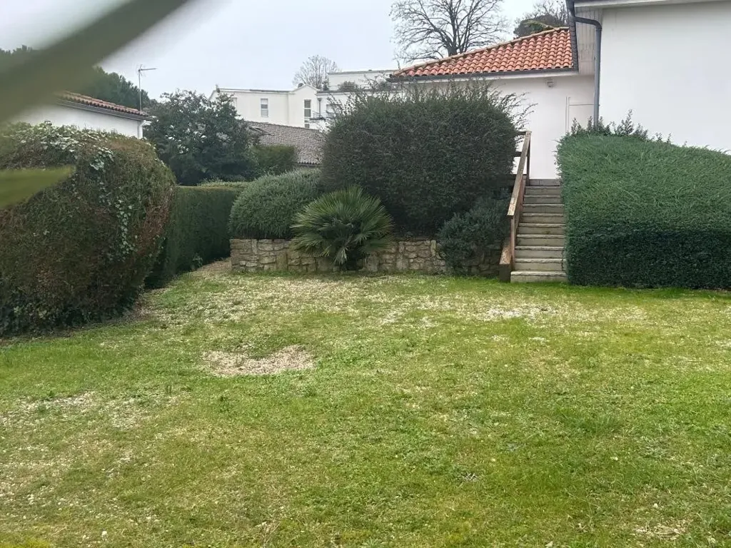 Aed - House with Substantial Basement in La Rochelle