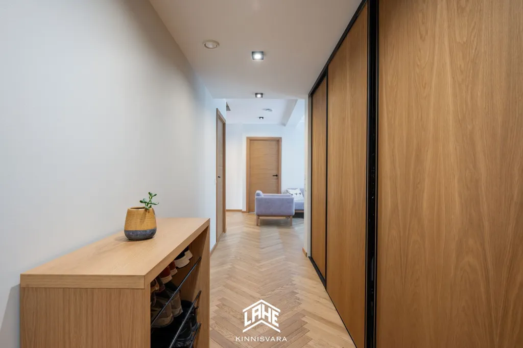 Esik - 5-Bedroom Apartment with Balcony in Tartu