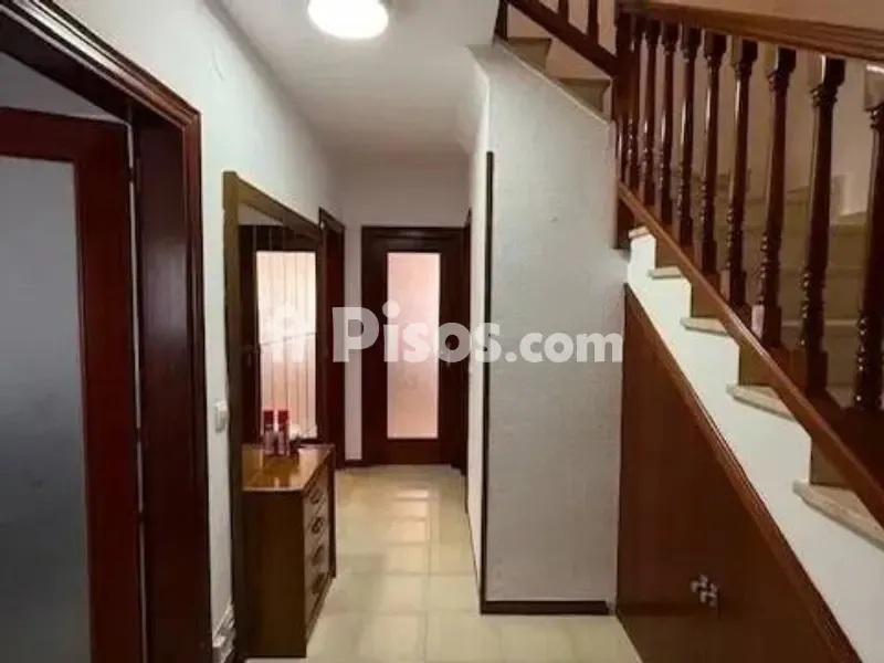 Toad - Semi-Renovated Semi-Detached House in Barbastro