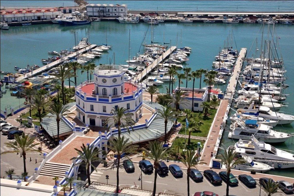Penthouse Flat with Sea Views in Estepona