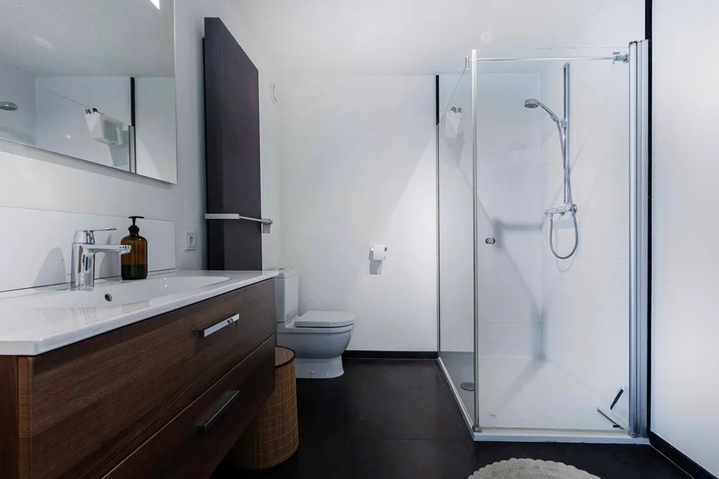 Salles de bain - Detached House with Garage in Amby