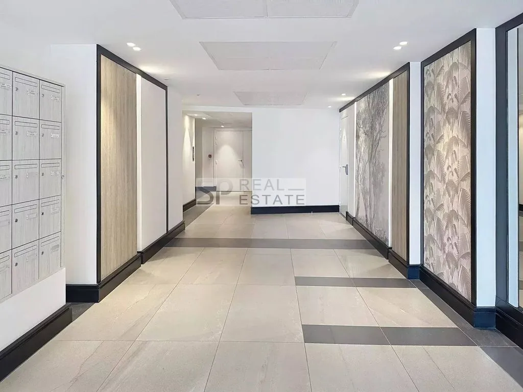 Entrée - Appartement Luxueux avec Terrasse à Cannes