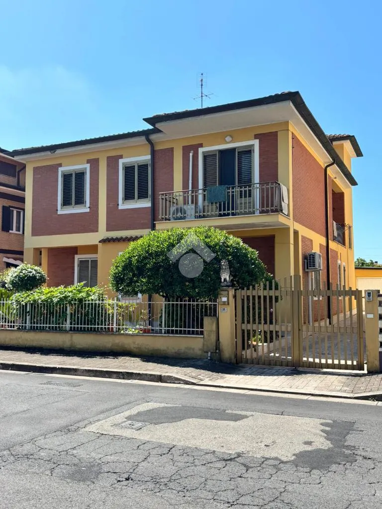 Esterno - Triplex with Garden in Latina
