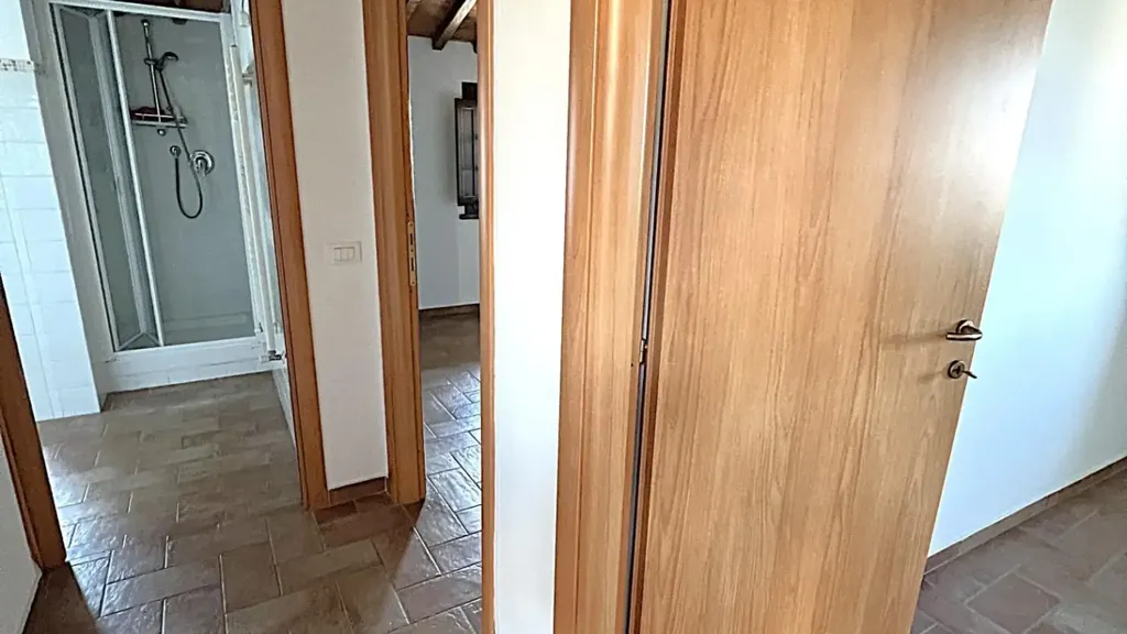 Entrée - Rustic-Style Penthouse with Panoramic Views in Cascina