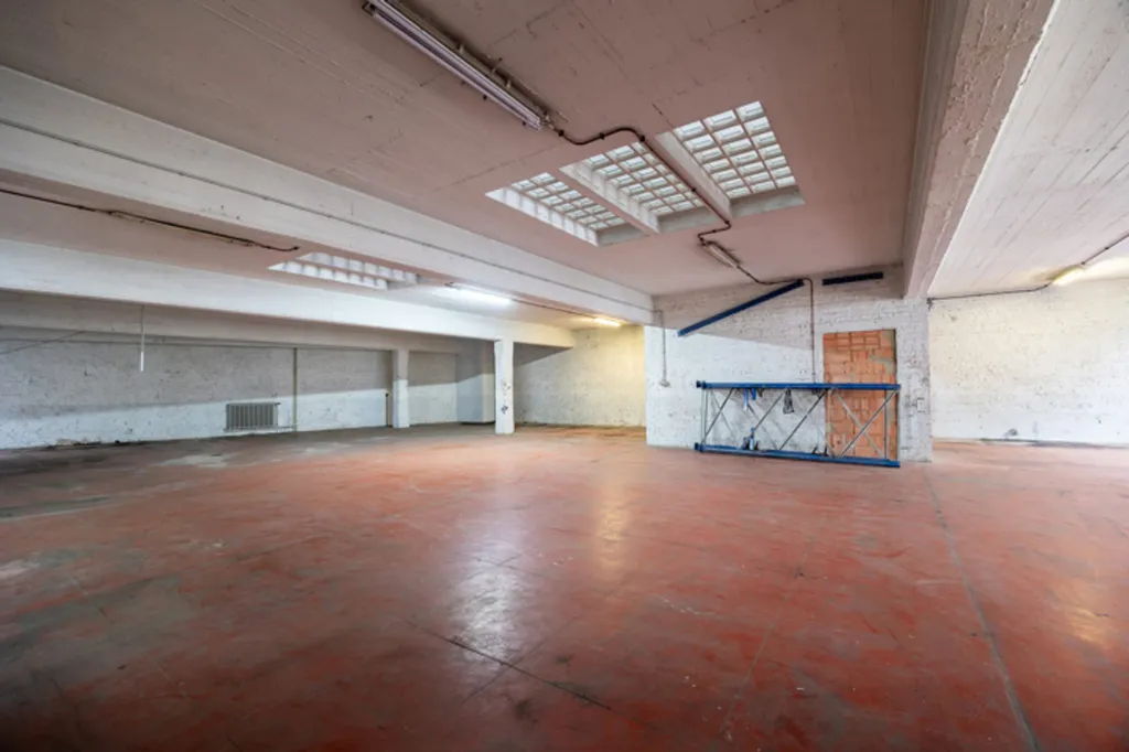 Garage - Building with 6 Apartments in Anderlecht