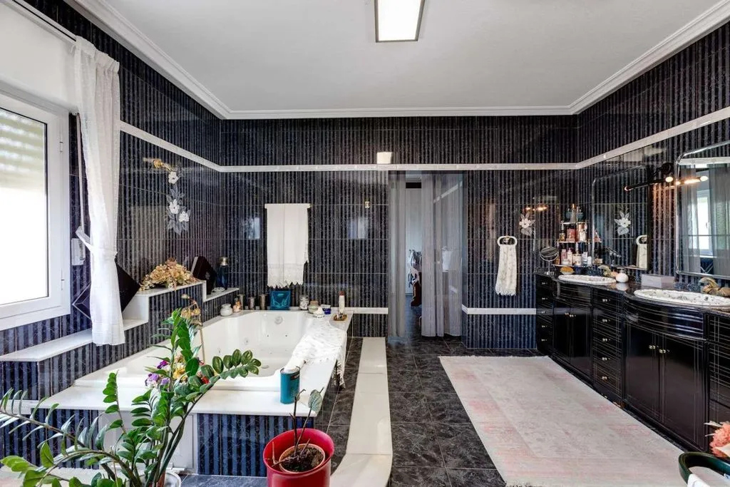 Bathrooms - Luxury Villa with Private Pool in San Luis, Torrevieja