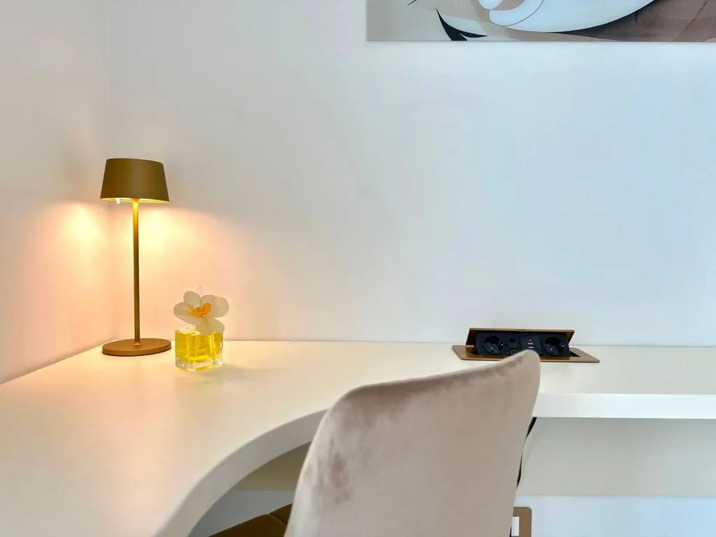 Bureau - Luxury Villa with Sea View in Gallipoli