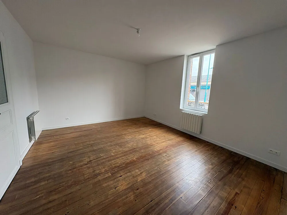 Pièces - Maison Rénovée avec Cour à Gravigny