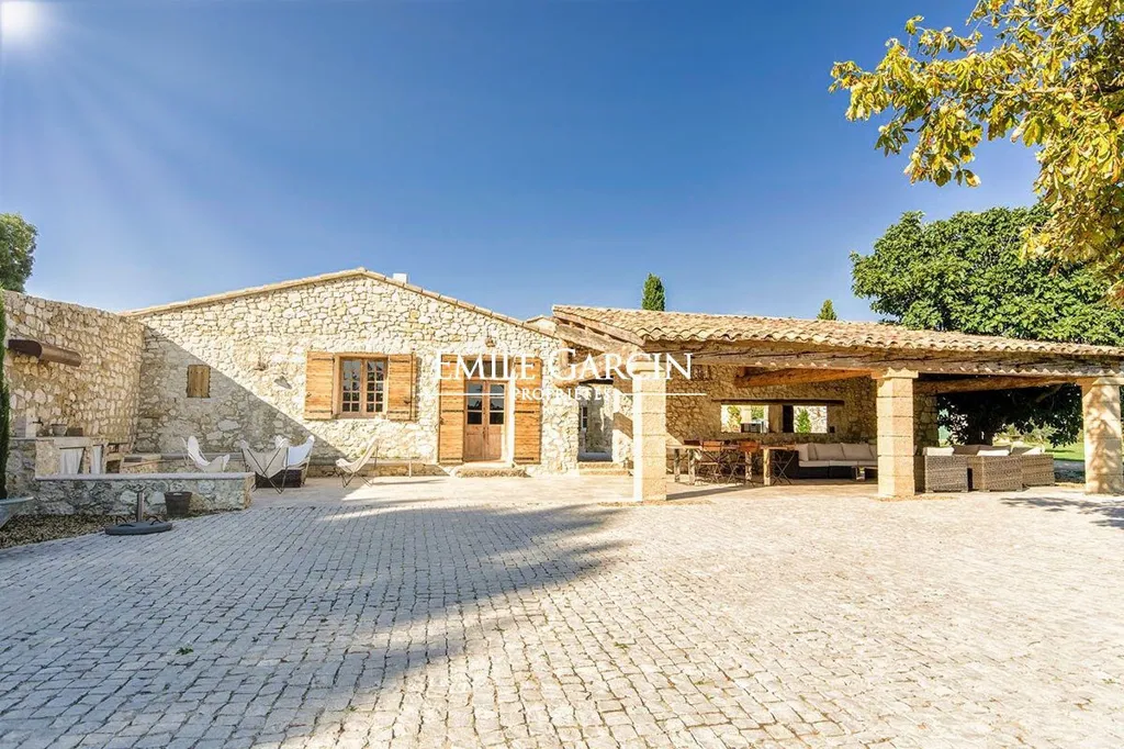 Aed - Rustic Mas with Pool in Provence