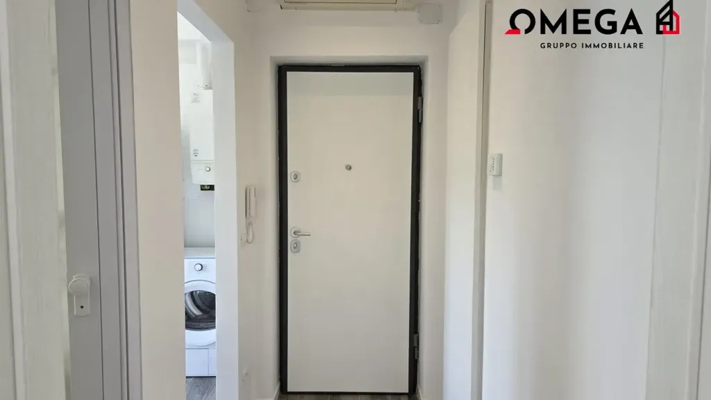 Entrée - Modern Studio with South Exposure in Trieste