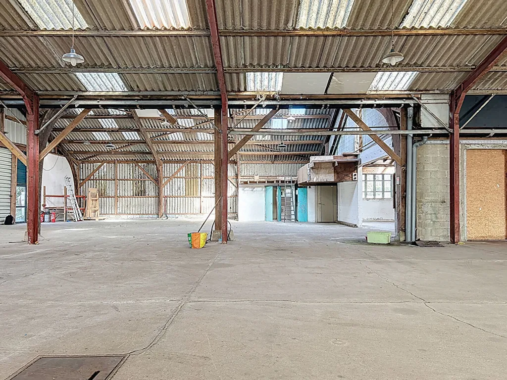 Toad - Industrial Warehouse with Office Space in Ploéven