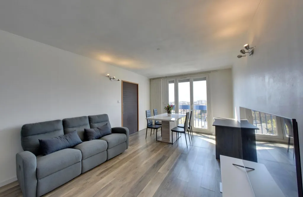 Elutuba - Family Flat with Balcony in Saint-Martin-d'Hères