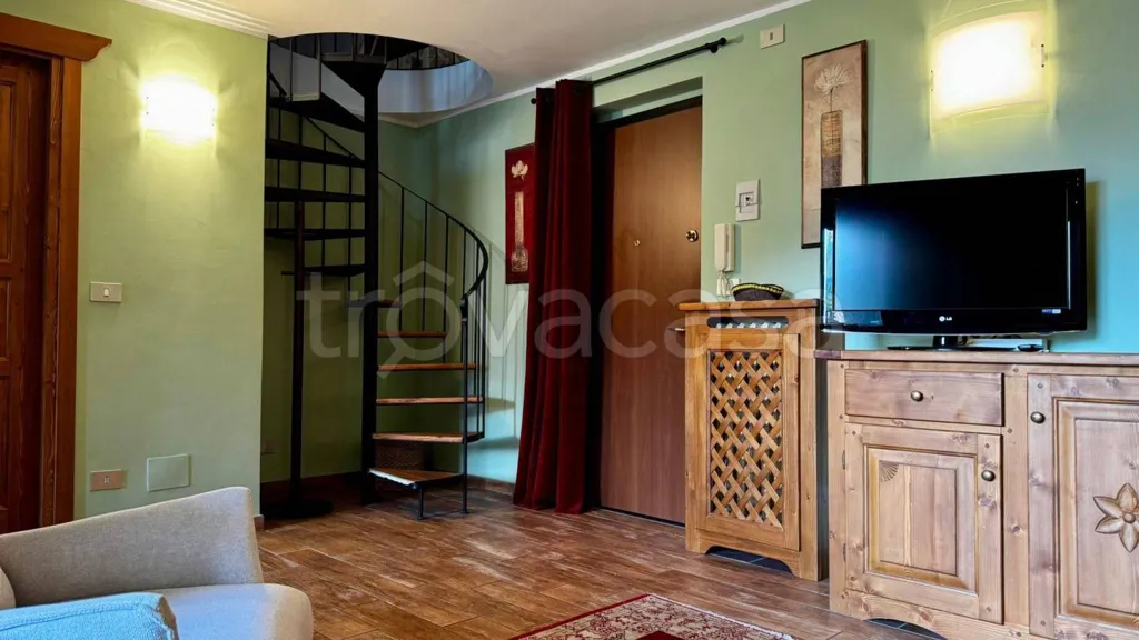 Séjour - Rustic-Style Apartment with Balcony in Bardonecchia