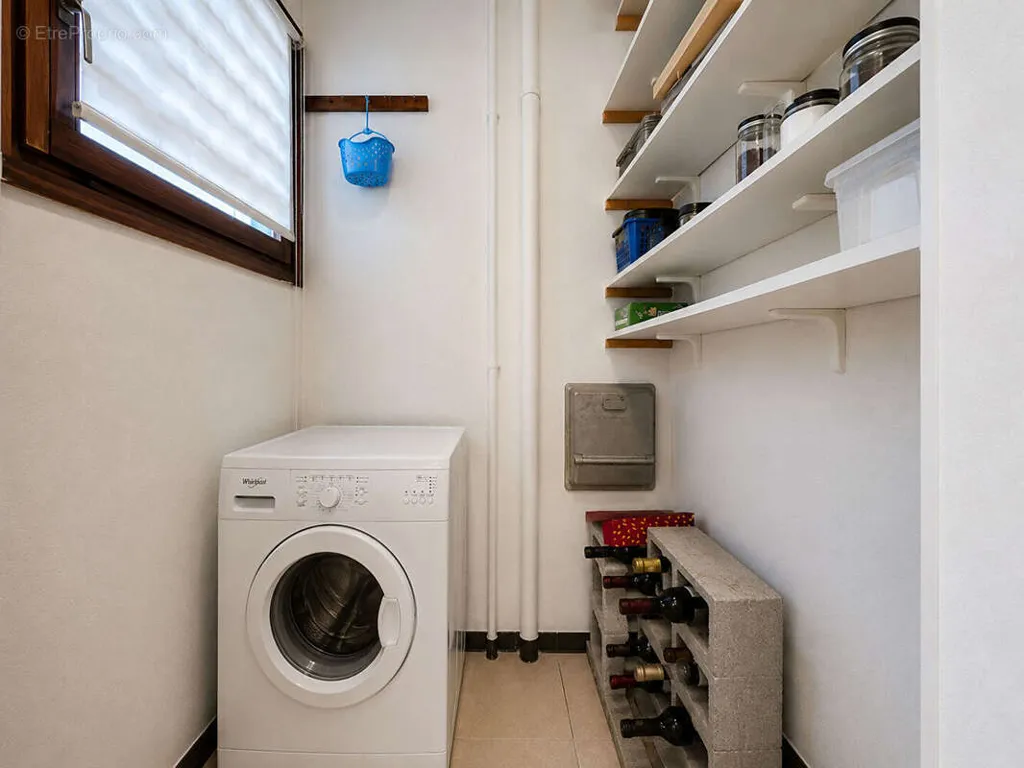 Pesuköök - 3-Bed Apartment with Balcony in Montgeron