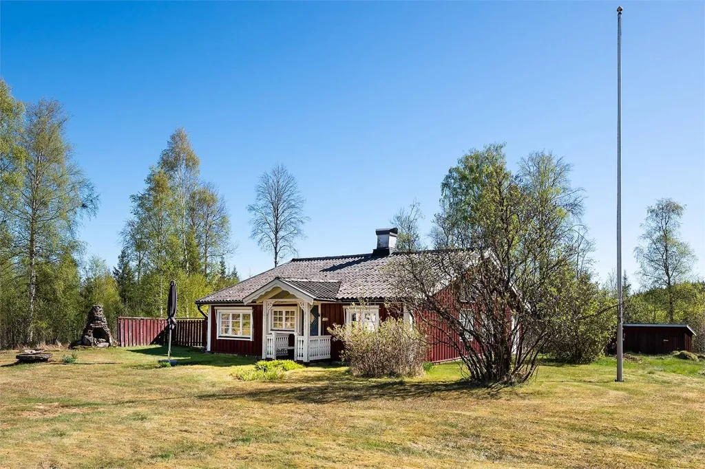 Välivaade - Traditional Cottage by Lake in Hillared