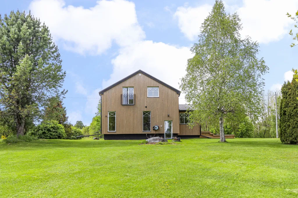 Giardino - Renovated Villa with Workshop in Degernäs