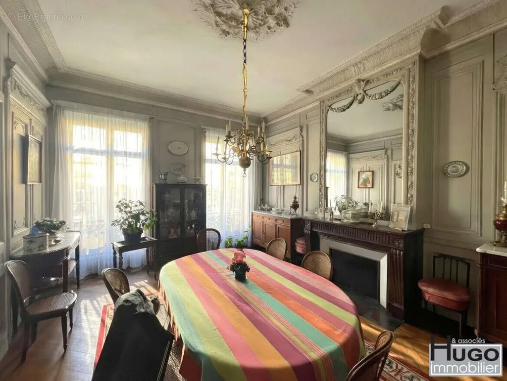 Sala da pranzo - Haussmannian Apartment with Tram Access in Bordeaux