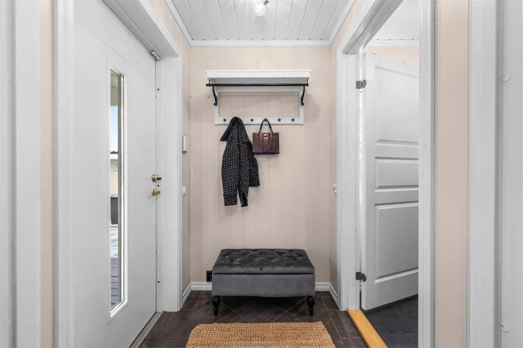hallway_entrance