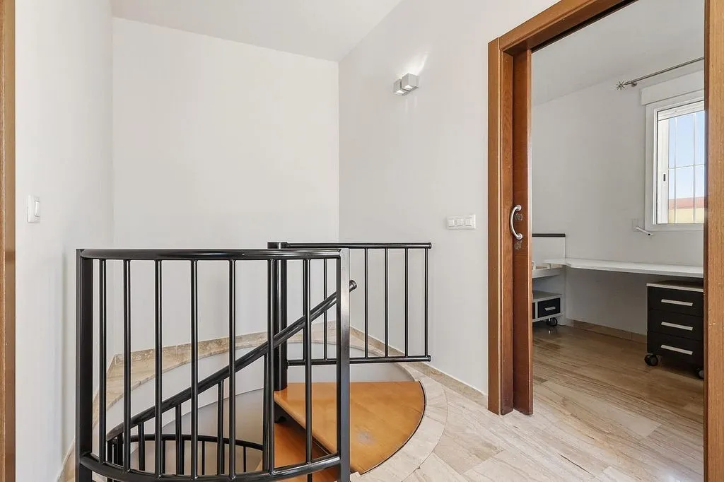 Pièces - Duplex with Terrace in Catarroja