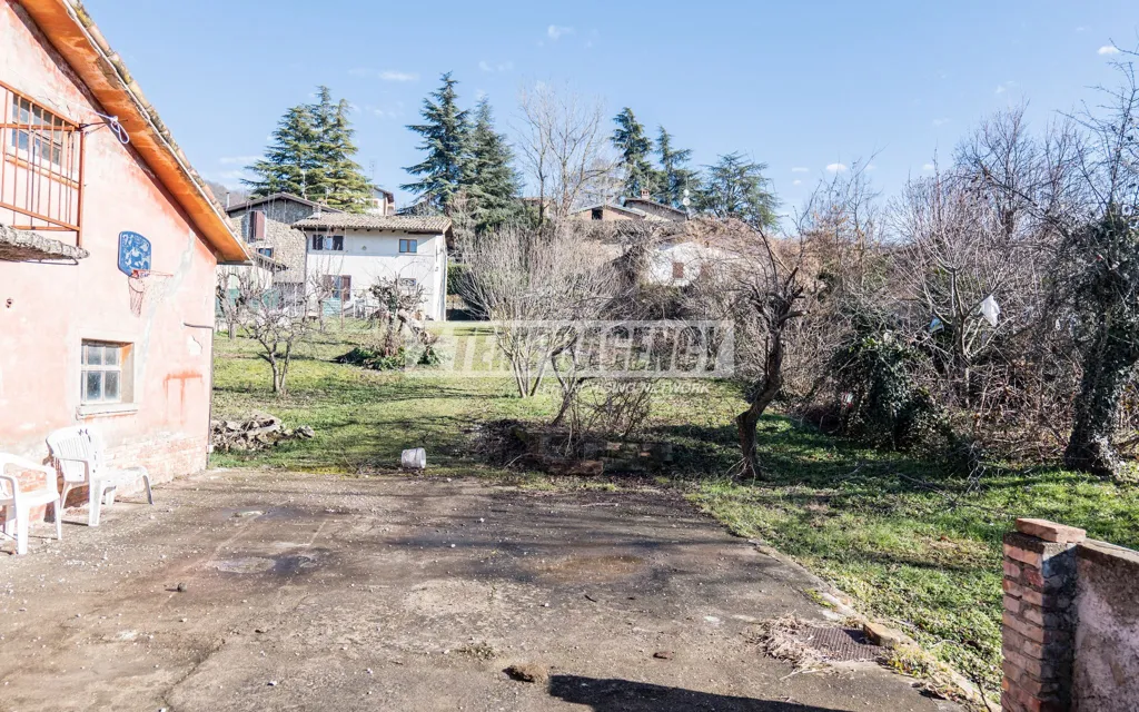 Aed - Multi-Level Warehouse with Land in Riccò