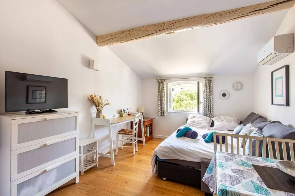 Chambres - Ensemble d'Appartements Rénovés à Antibes