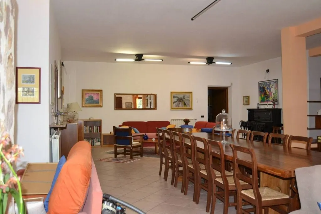 Salle à manger - Luxury Villa with Extensive Outdoor Space in Terni