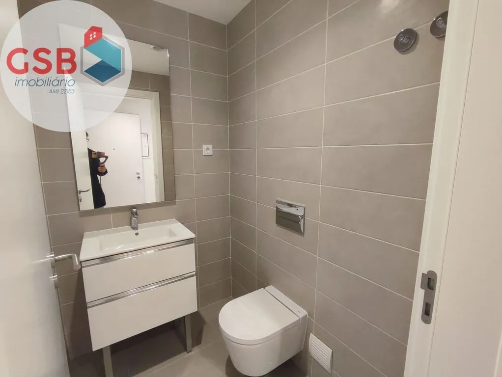 Salles de bain - New 3-Bed Flat with Balconies in Seixal