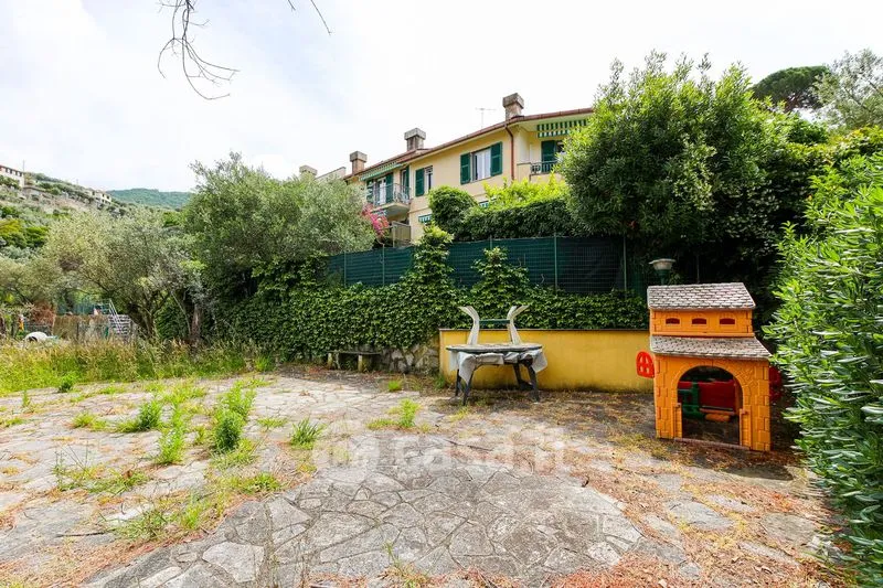 Aed - Bright Trilocale with Terraces in Camogli