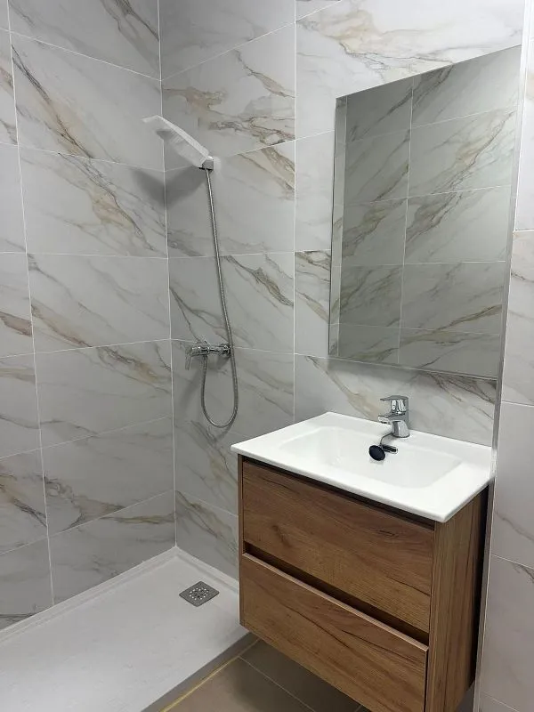 Salles de bain - Furnished Flat with Balcony in San Roque