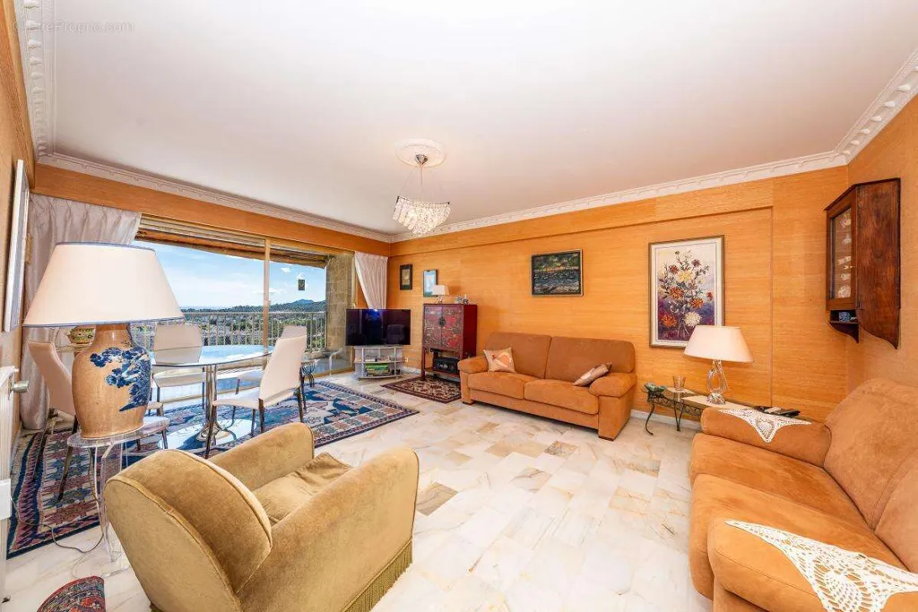 Séjour - Appartement avec Vue Mer et Piscine au Cannet