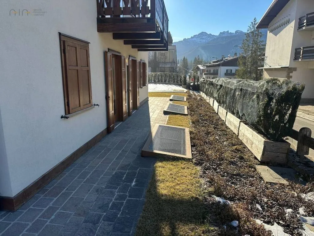 Välivaade - Two-Level Apartment with Garden in Cortina d'Ampezzo