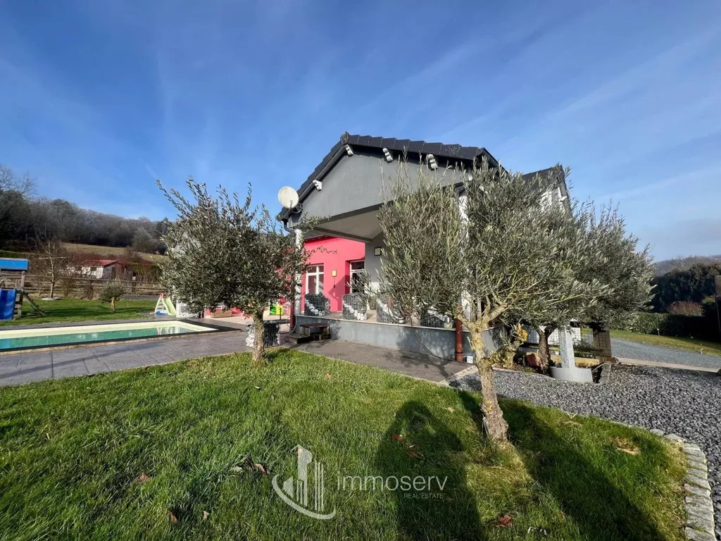 Jardin - Villa avec Vue Panoramique et Piscine à Escherange