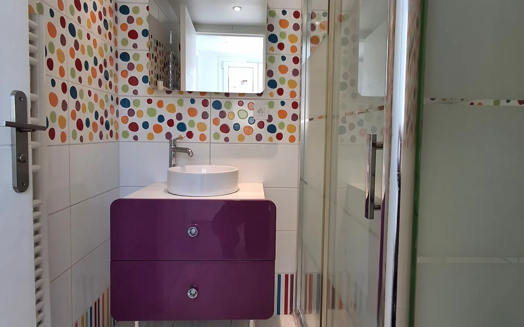Vannitoad - Refurbished 2-Bedroom House with Terrace in Ormesson-sur-Marne
