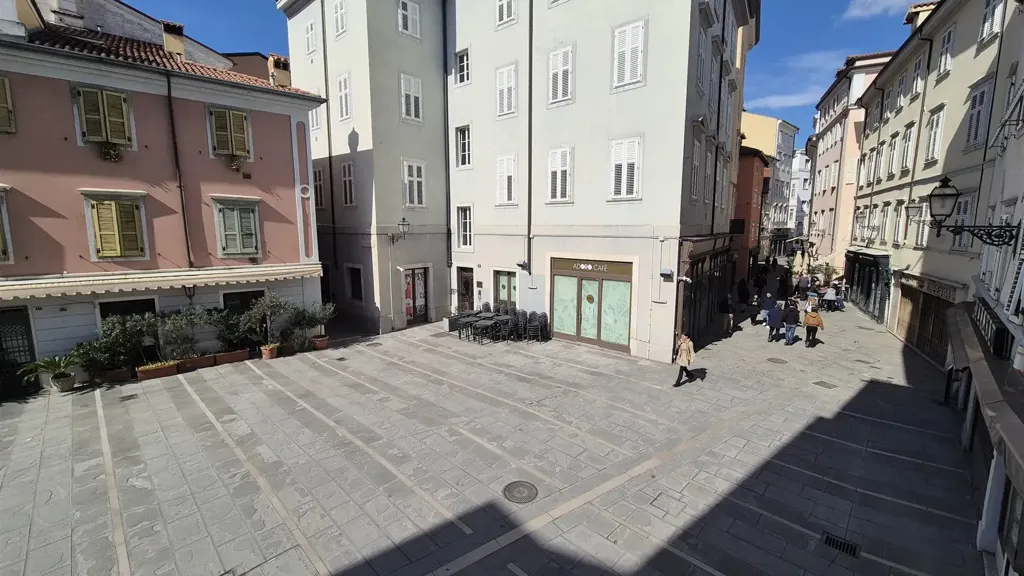 Historic Bilocale with Piazza View in Trieste