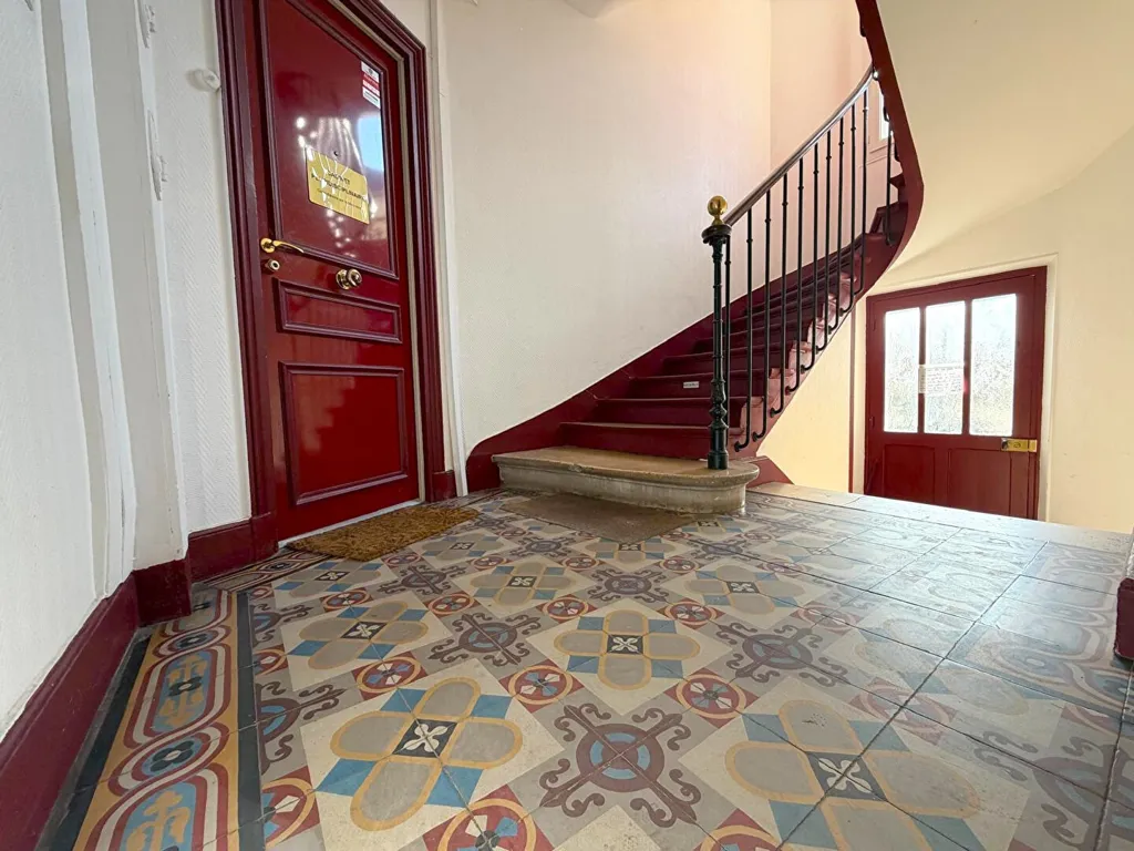 Esik - Charming Apartment with Balcony in Centre District