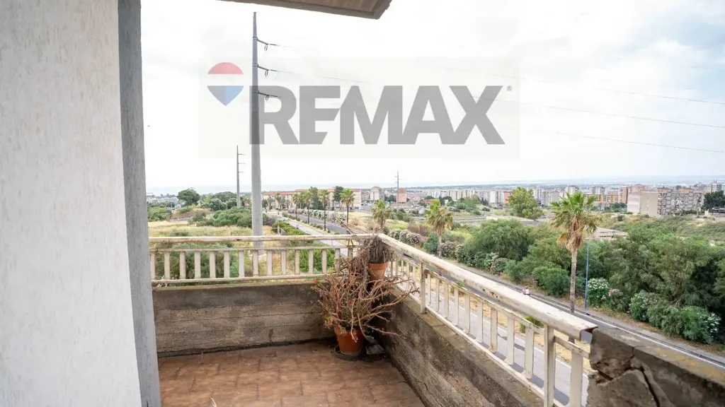 Rõdu - Bright Apartment with Balcony in Catania