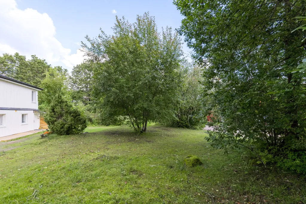 Aed - Freehold Plot with Building Potential in Skyttorp