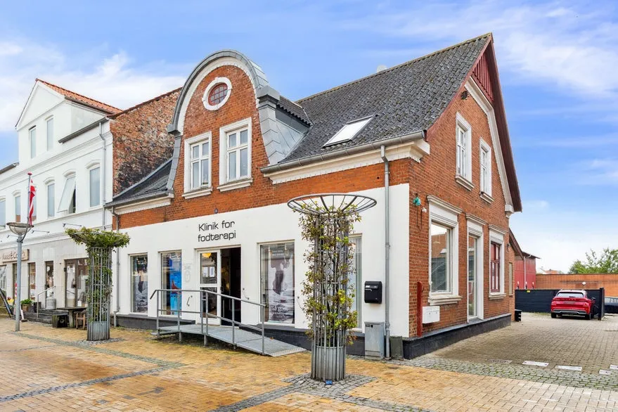 Extérieur - Mixed-Use Property with Central Location in Juelsminde