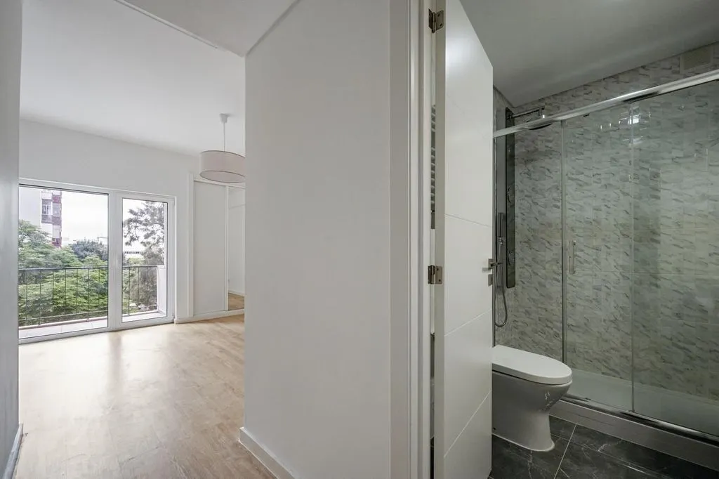 Vannitoad - Luxury Flat with Balcony in Oeiras