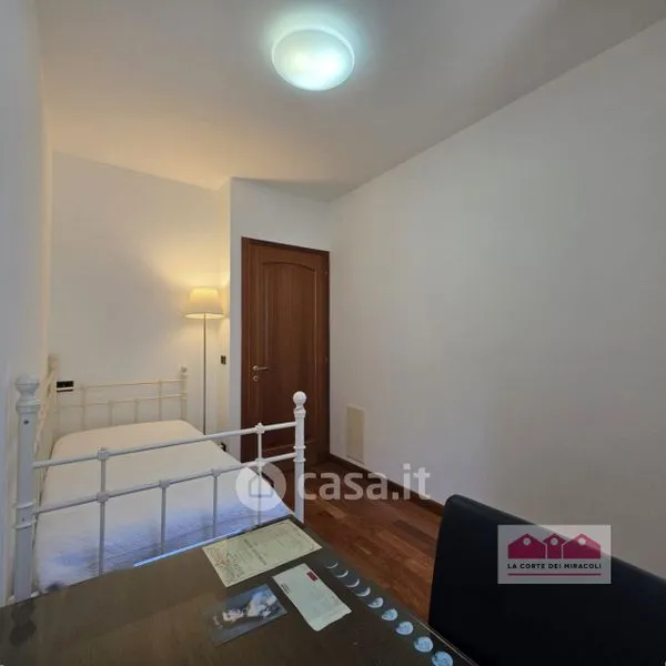 Magamistoad - Elegant Two-Bedroom with Studio in Vicenza