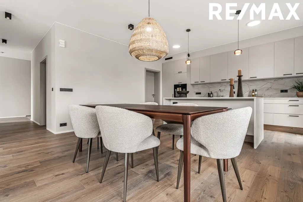 Salle à manger - 5-Bed Apartment with Balcony in Álftanes