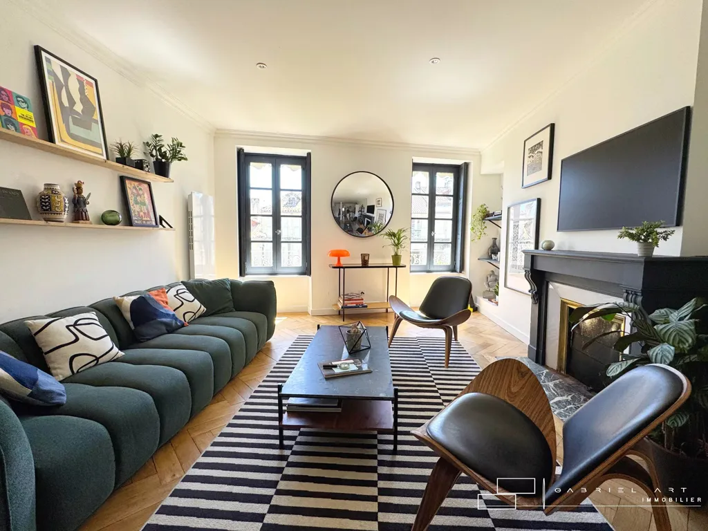 Living Room - Renaissance Flat in City Centre