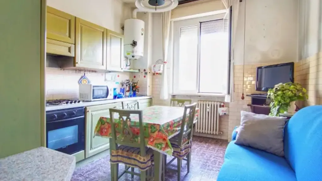 Cuisine - Rustic-Style Apartment with Balcony in Parma